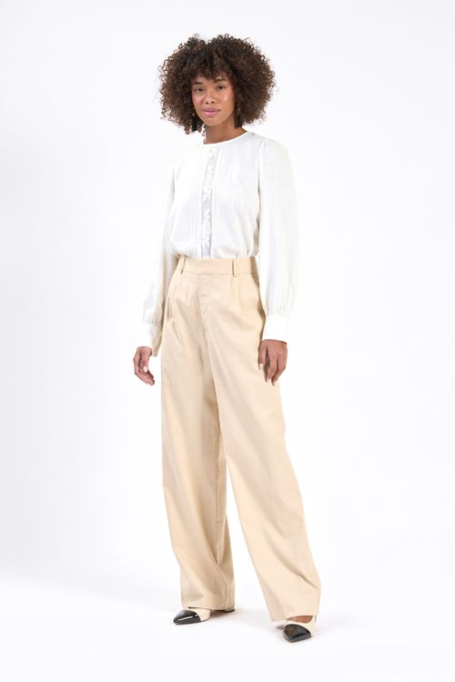 Blusa estilo detalhe renda