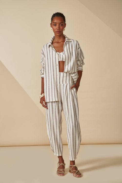 Calça escape listrada pregas