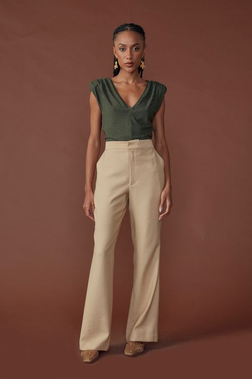 Calça sense semi flare bolsos
