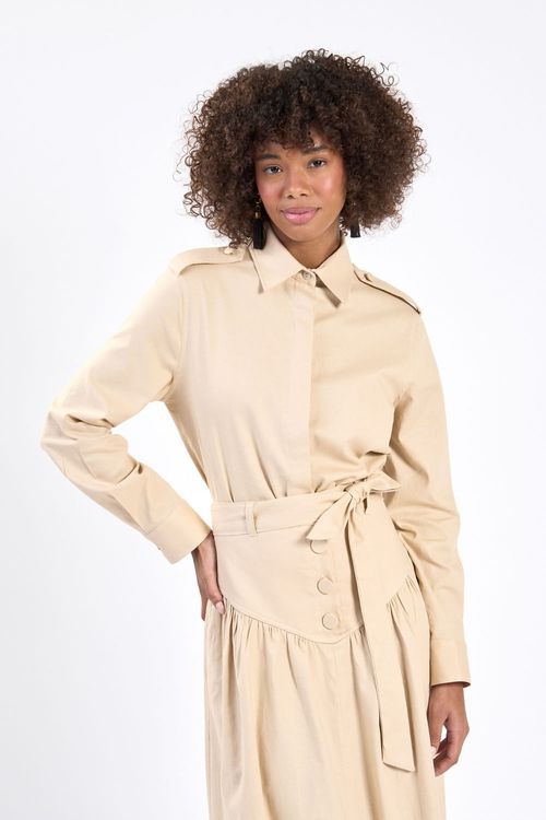 Camisa estilo det. aleta ombro