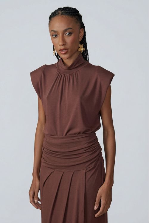 Blusa express gola alta ombreira